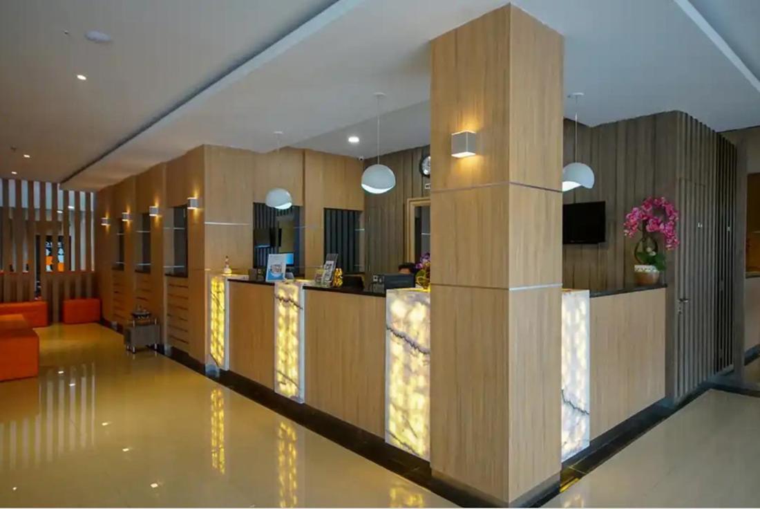Twospaces Living At Kr Hotel Palembang Buitenkant foto